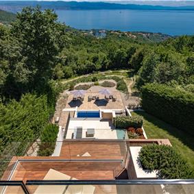 4 Bedroom Villa with Salt Water Pool, Private mini golf course and Rooftop Terrace near Opatija, Sleeps 8